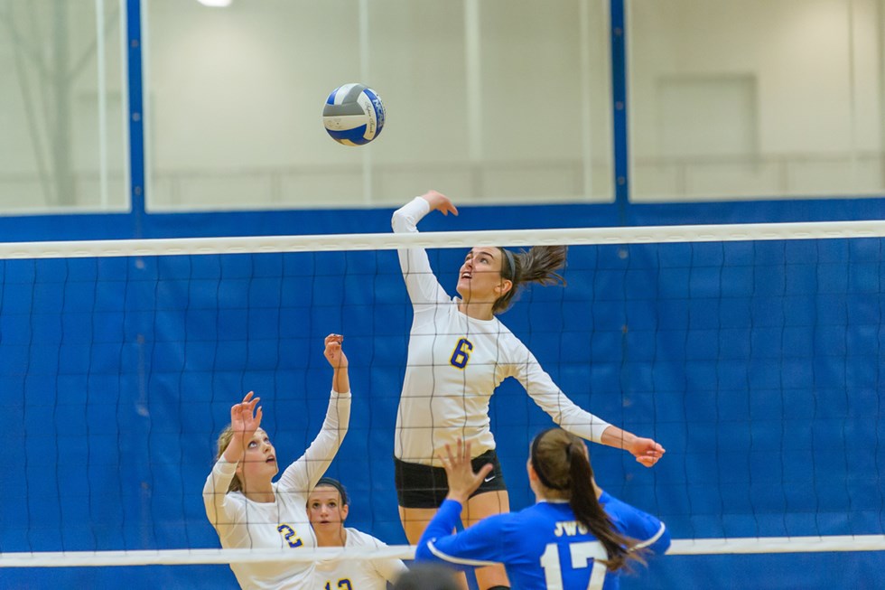 Senior Olivia Lathrop Powers @WNEVolleyball to Sweep of Smith College, Norwich