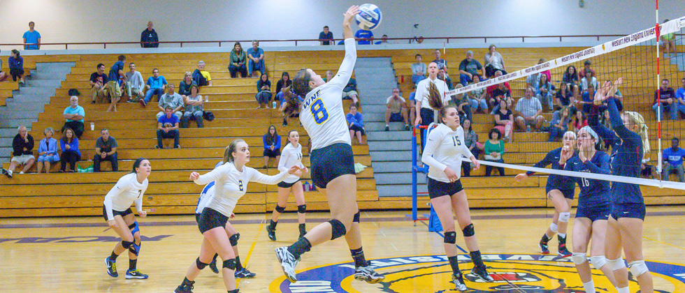 Carly Skibinski, Olivia Lathrop Lead Volleyball to 3-0 Sweep of Curry