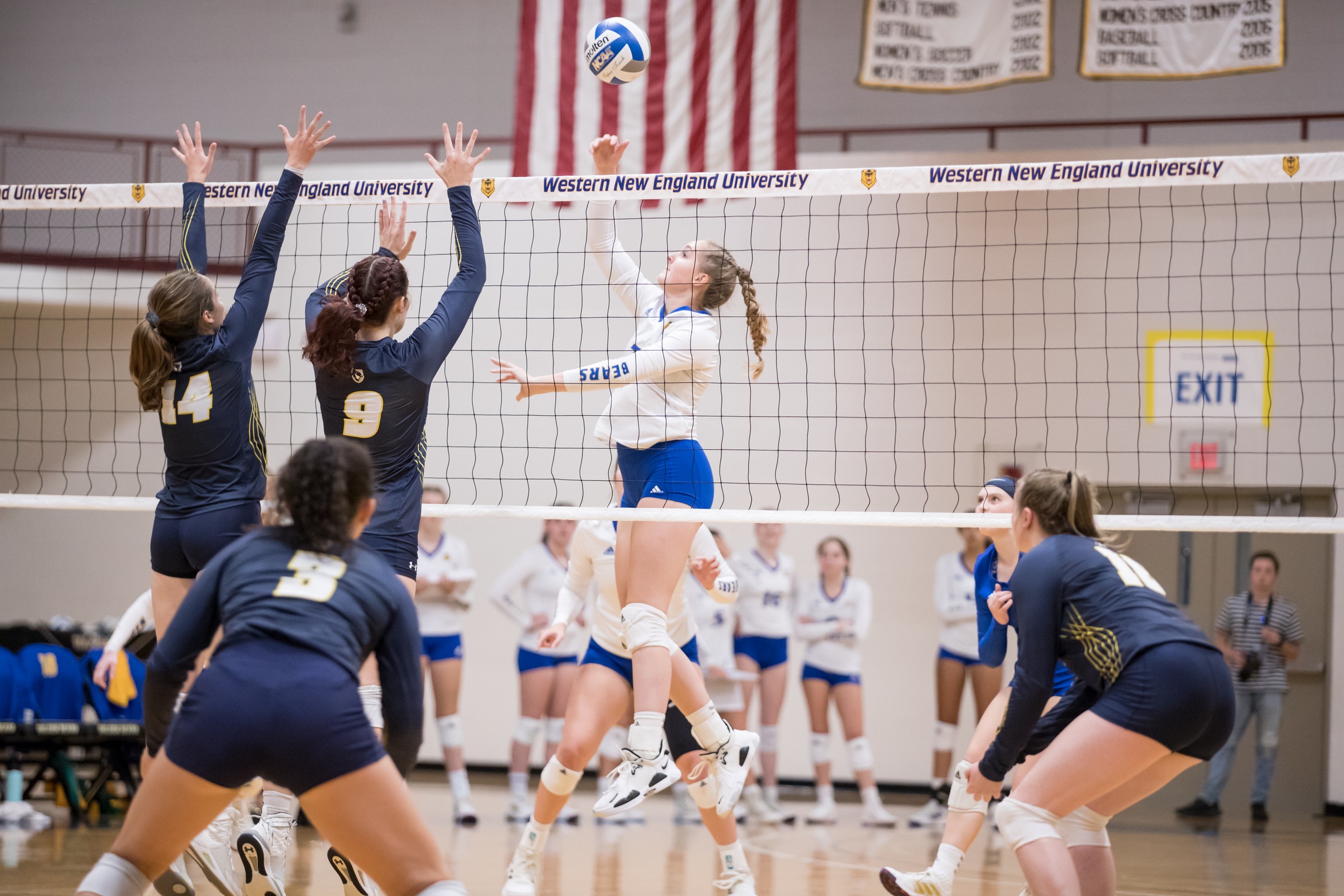 Volleyball Drops Four Set CCC Match at Suffolk
